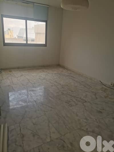 Office for Sale in Hamra.