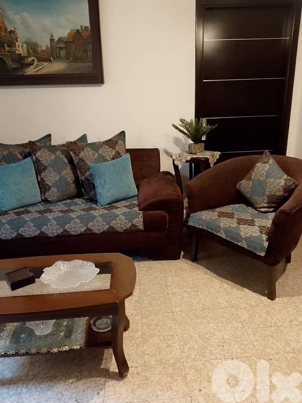 صالون للبيع مستعمل بحاله جديديدة مع اغطية حماية 0