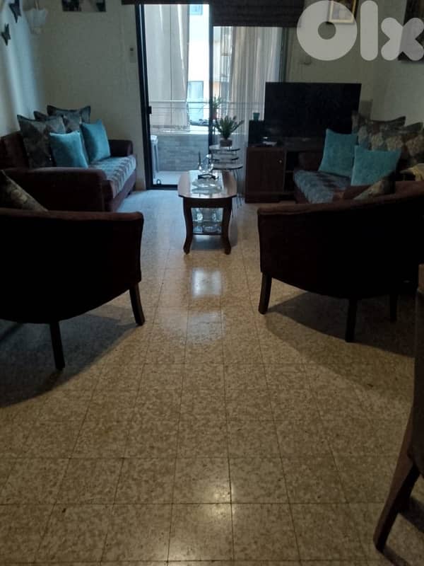 صالون للبيع مستعمل بحاله جديديدة مع اغطية حماية 2