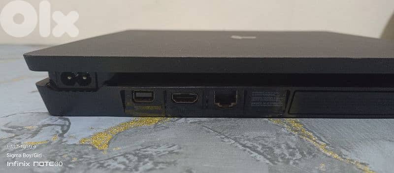 للبيع: PS4 Slim ومجموعة إكسسوارات وألعاب بحالة ممتازة! 1