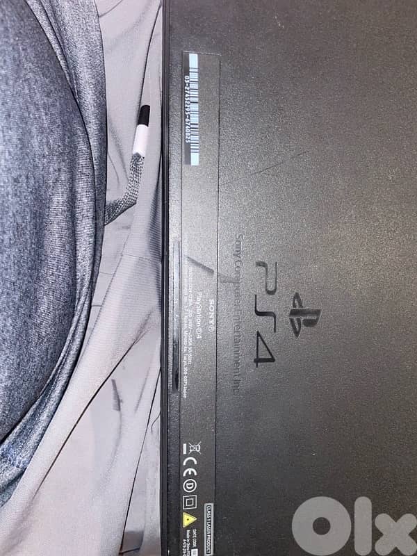 ps4 with 2 cds 0