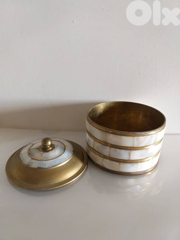 Elegant Shell/Brass Jewelry box 2