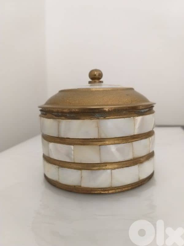 Elegant Shell/Brass Jewelry box 6