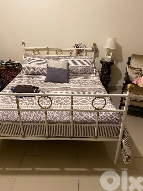 bed with two chairs 1