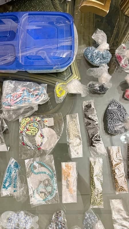 بضاعة خرز-أساور-سناسل 3