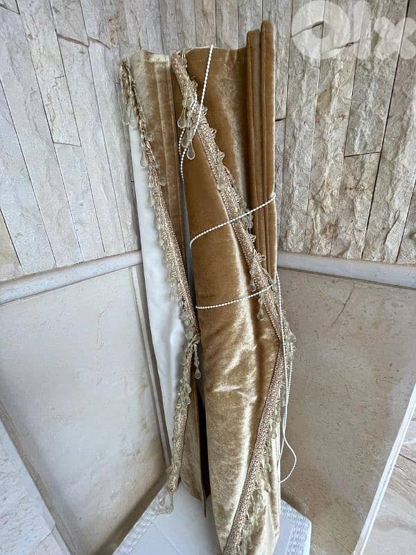 صالون ستيل ١ كبيرة ٤ صغار مع طاولة بحالة ممتازة ٥٥٠$ 2