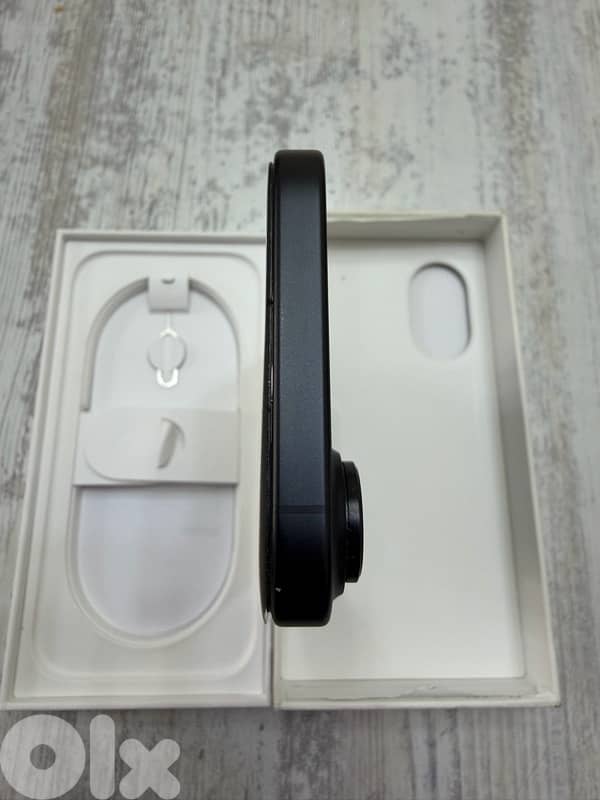 iPhone 16 Open Box 3