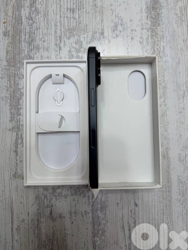 iPhone 16 Open Box 4