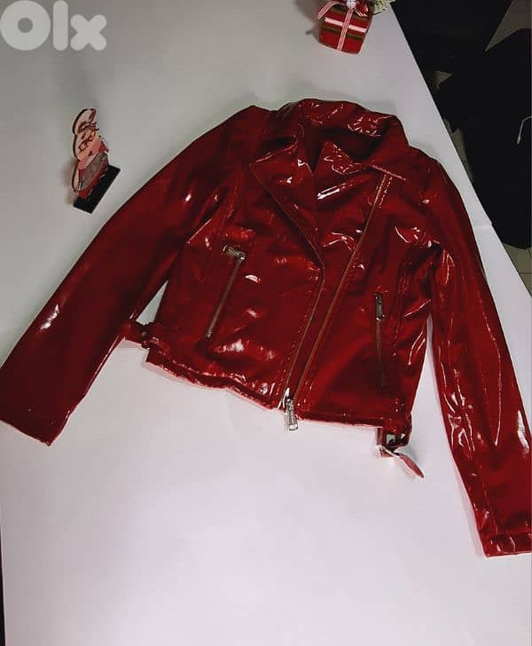جاكيت جلد حمرا 0