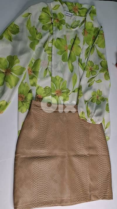 تنورة جلد الحية