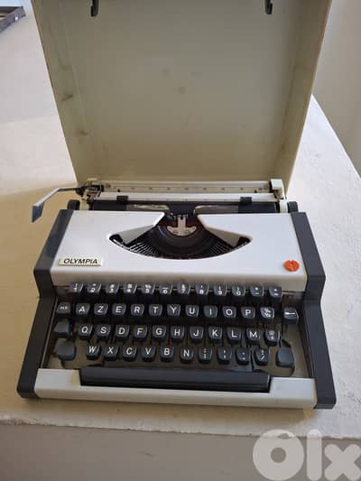 portable typewriter