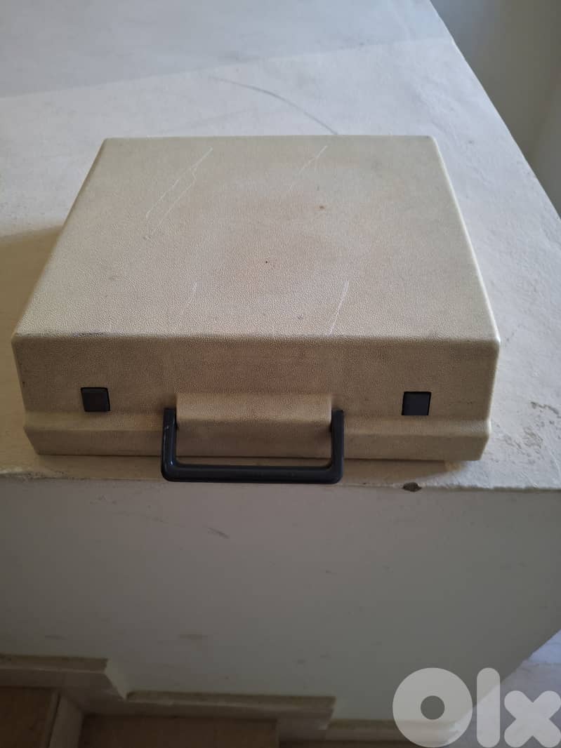 portable typewriter 1