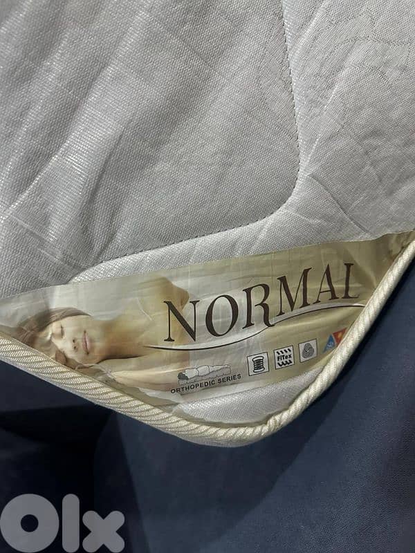 تخت مفرد ونص خشب زان جيرسي تقيل خشب سميك مع فرشة اسفنج شبه جديد 2