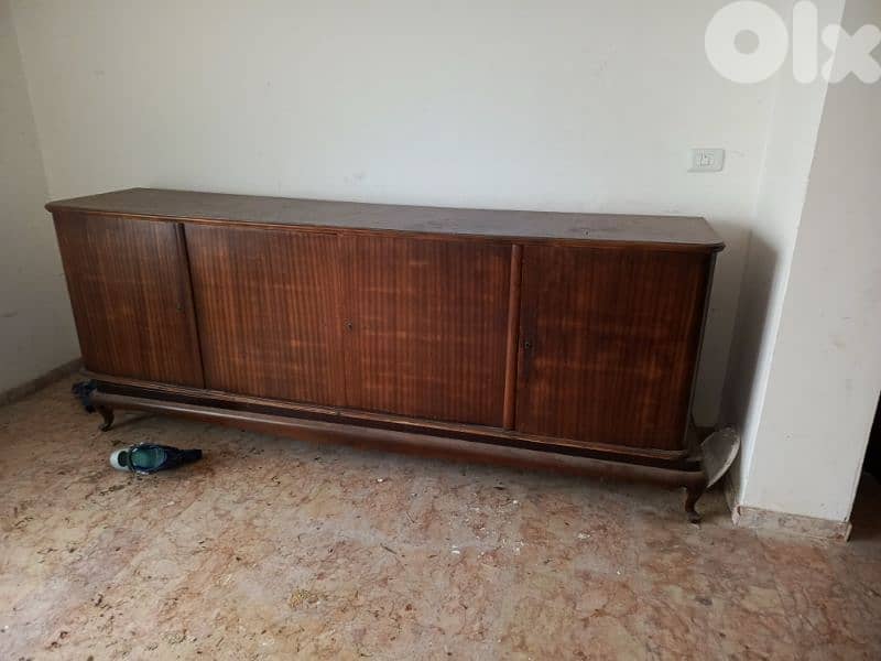 درسوار  و طاوله سفرا  و٨كراسي 0