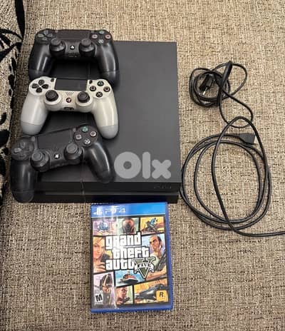 PS4 + 3 controllers + GTA V