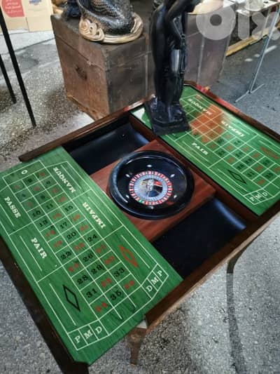 Gambling Table and Chess Table