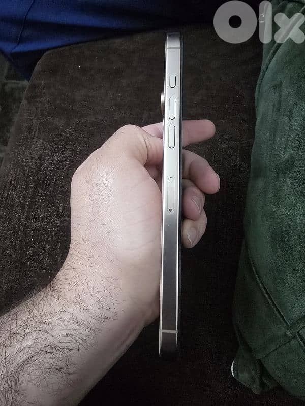 IPhone 16 Pro Max 256 GB 4