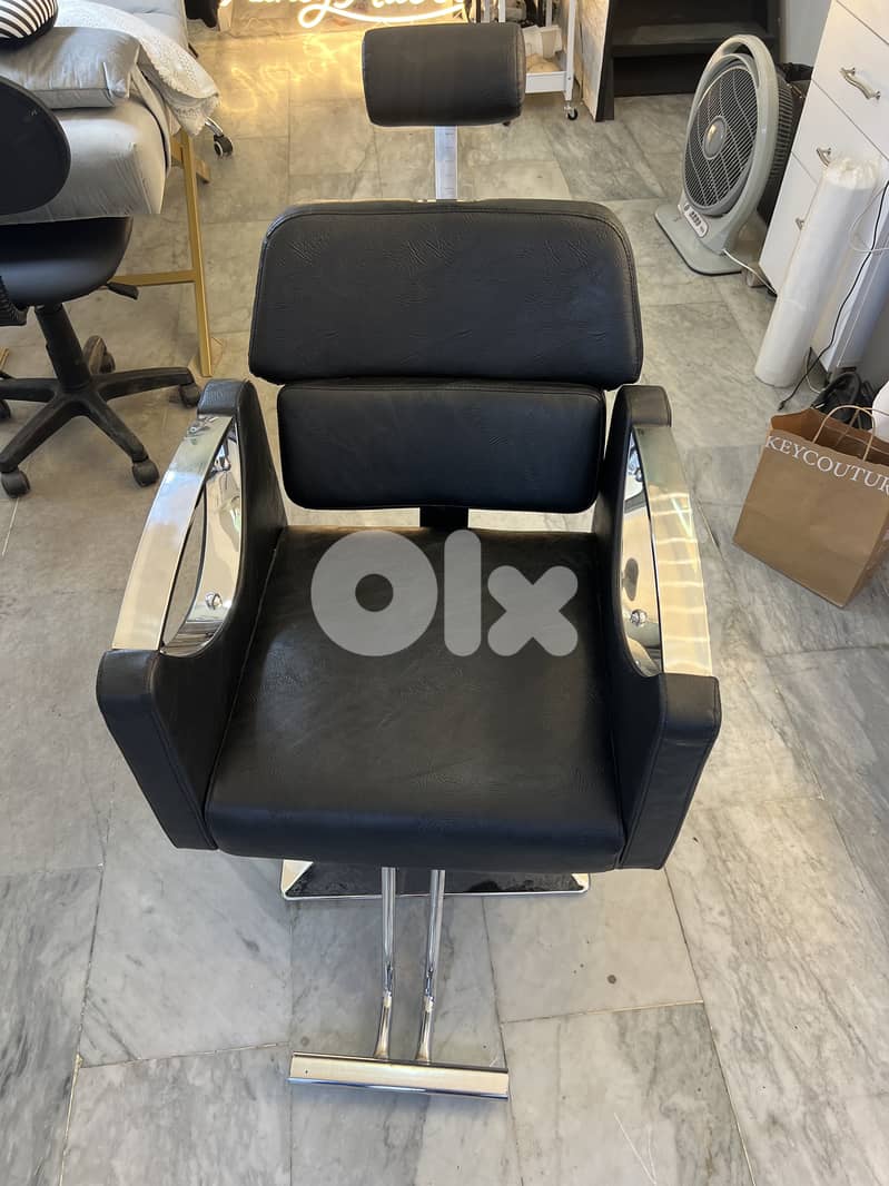 Makeup/beauty recliner chair 1