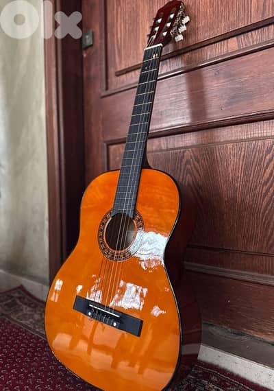 *غيتار Green Land الخشبي (كلاسيكي – صوت ناعم وعميق):*