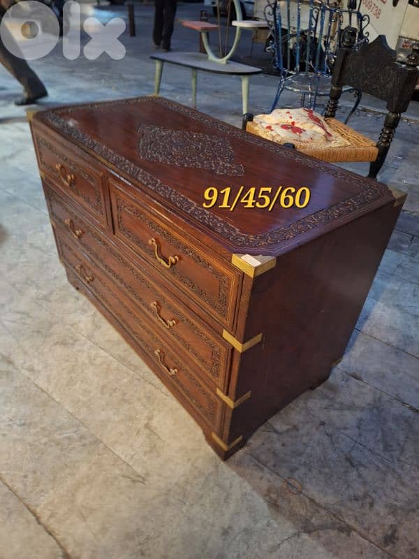 كومود او طاولة مع جوارير خشب ورد انتيك مميزة ناعمة جدا 0