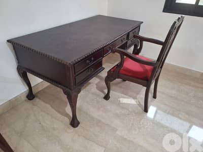 مكتب فخم جدا انتيك خشب جوز من الروائع مع كرسي حفر يدوي