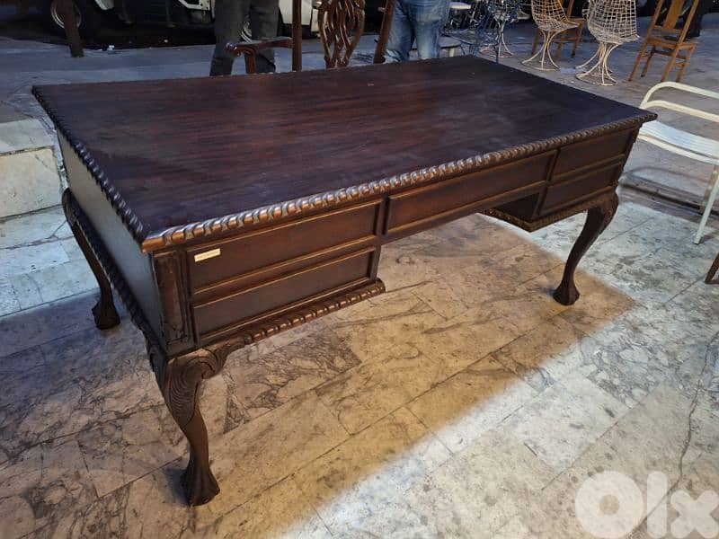 مكتب فخم جدا انتيك خشب جوز من الروائع مع كرسي حفر يدوي 1