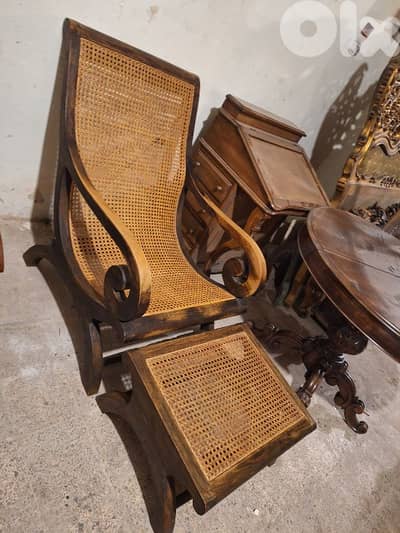 كنب فوتوي مع بنكات تقشيش يدوي مصنوعة من خشب الجوز رائعة جدا