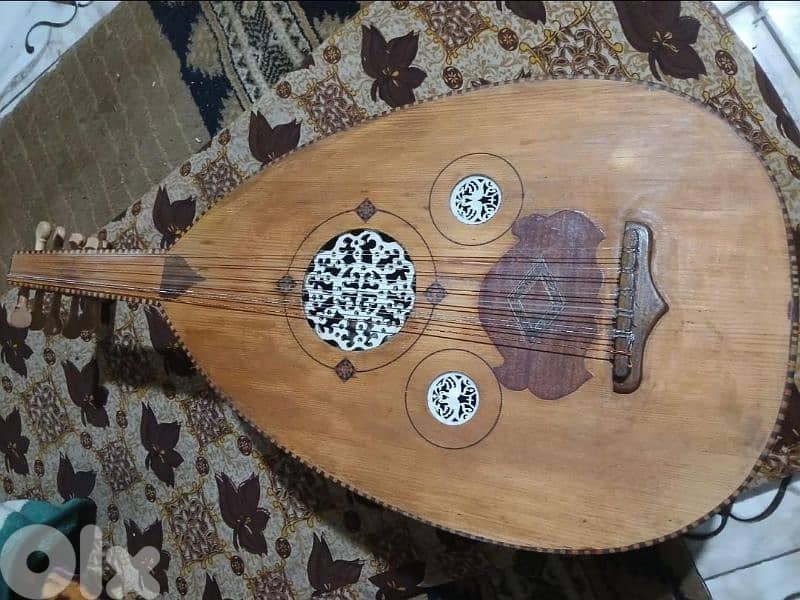 عود احترافي بينوصل ع سبيكر له مخرج صوت 0