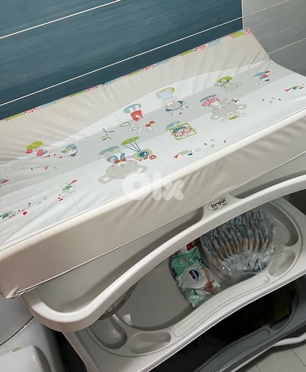 Brevi Baby Bath (changing table) 2