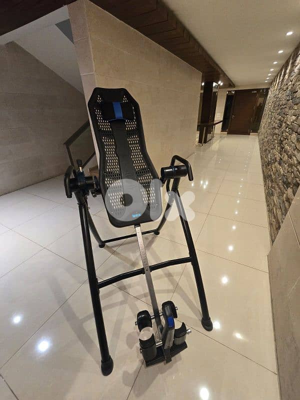 Like-New,  SPEENA BACK PAIN RELIEVER-CHANGEABLE GEARS 1