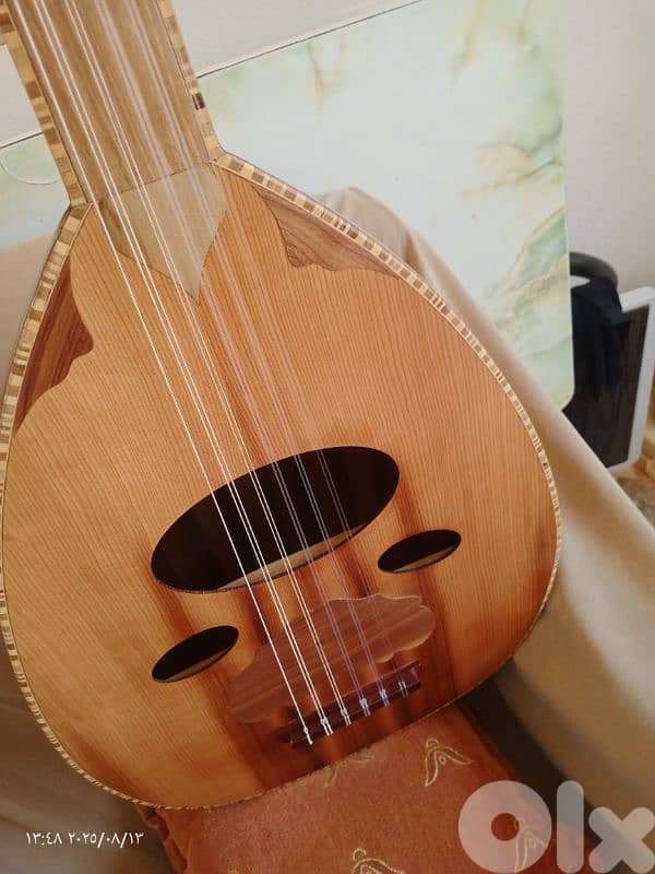 عود جميل جدا ممتاز  بسعر مناسب ومخفض جدا انتزوا الفرصة 1