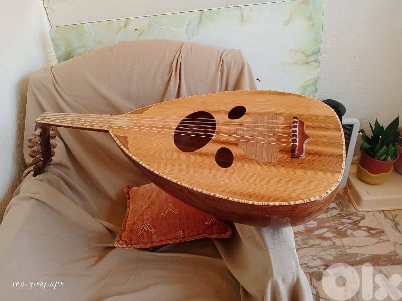 عود جميل جدا ممتاز  بسعر مناسب ومخفض جدا انتزوا الفرصة 7