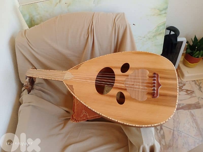 عود جميل جدا ممتاز  بسعر مناسب ومخفض جدا انتزوا الفرصة 8