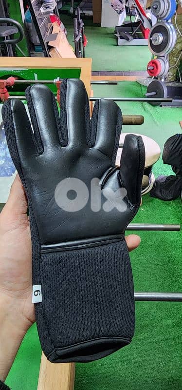 Football Gloves Geo Gym Equipment معدات رياضية متنوعة 1