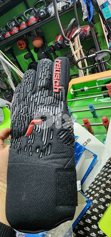 Football Gloves Geo Gym Equipment معدات رياضية متنوعة 10