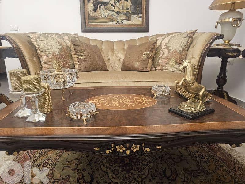 Very Good Condition Salon 1