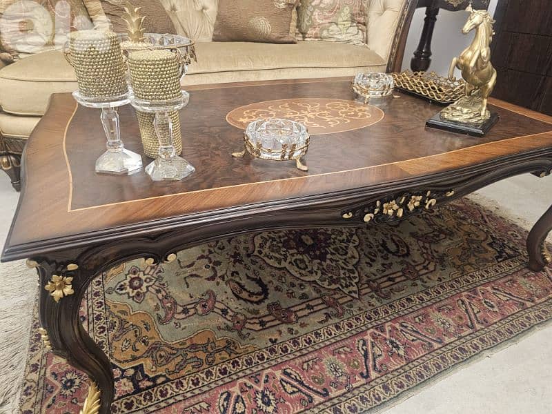 Very Good Condition Salon 2