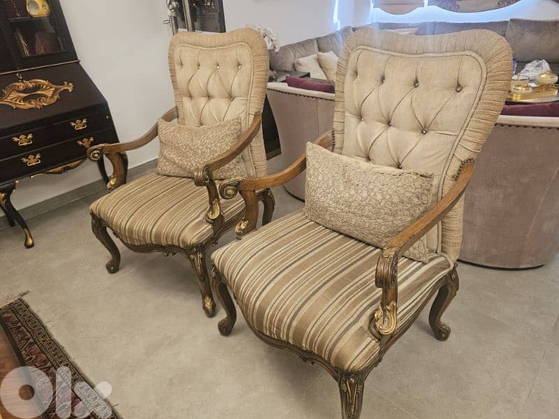 Very Good Condition Salon 3