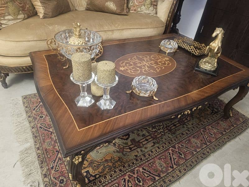 Very Good Condition Salon 5