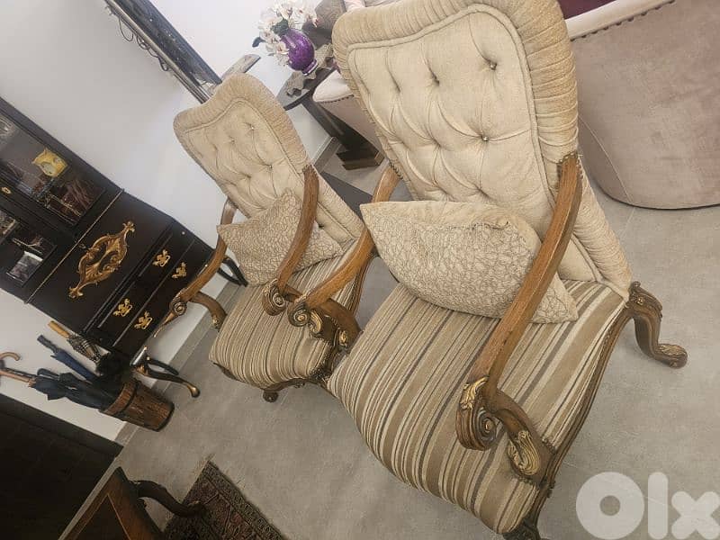 Very Good Condition Salon 6