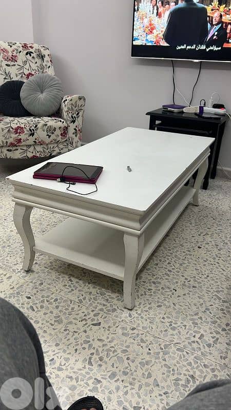 طاولة نص لصالون كتير مرتبة وحلوة 2