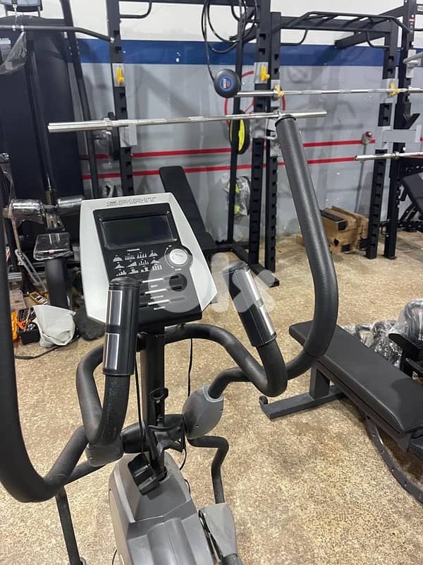Spirit elliptical like new heavy duty hold up to 140kg 2