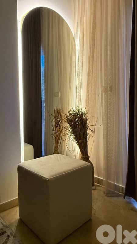 LED Mirror – Warm Yellow Light | مراية LED بضوء أصفر دافئ 0