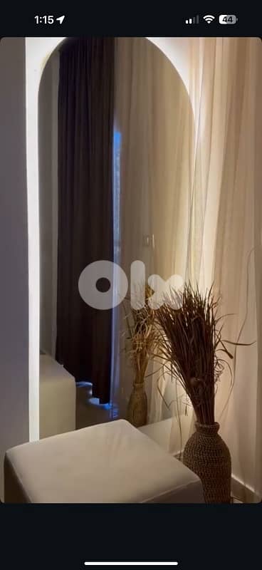 LED Mirror – Warm Yellow Light | مراية LED بضوء أصفر دافئ 1