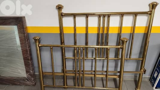 ،  bed Mirror and Coffer