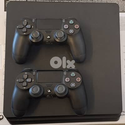 PS4 Slim 500GB + 2 controllers