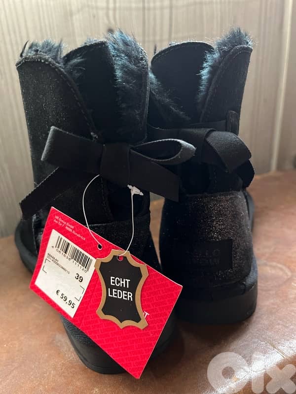 NEW IN TAG SUEDE UGG 3