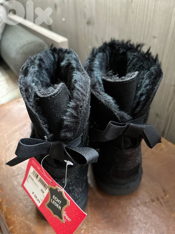 NEW IN TAG SUEDE UGG 4