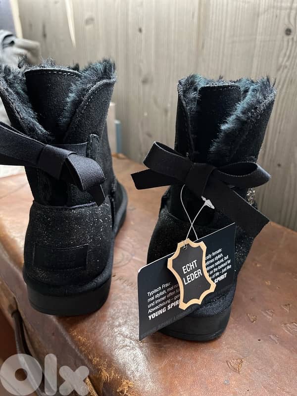 NEW IN TAG SUEDE UGG 5