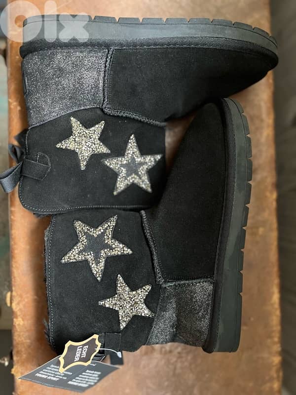 NEW IN TAG SUEDE UGG 6